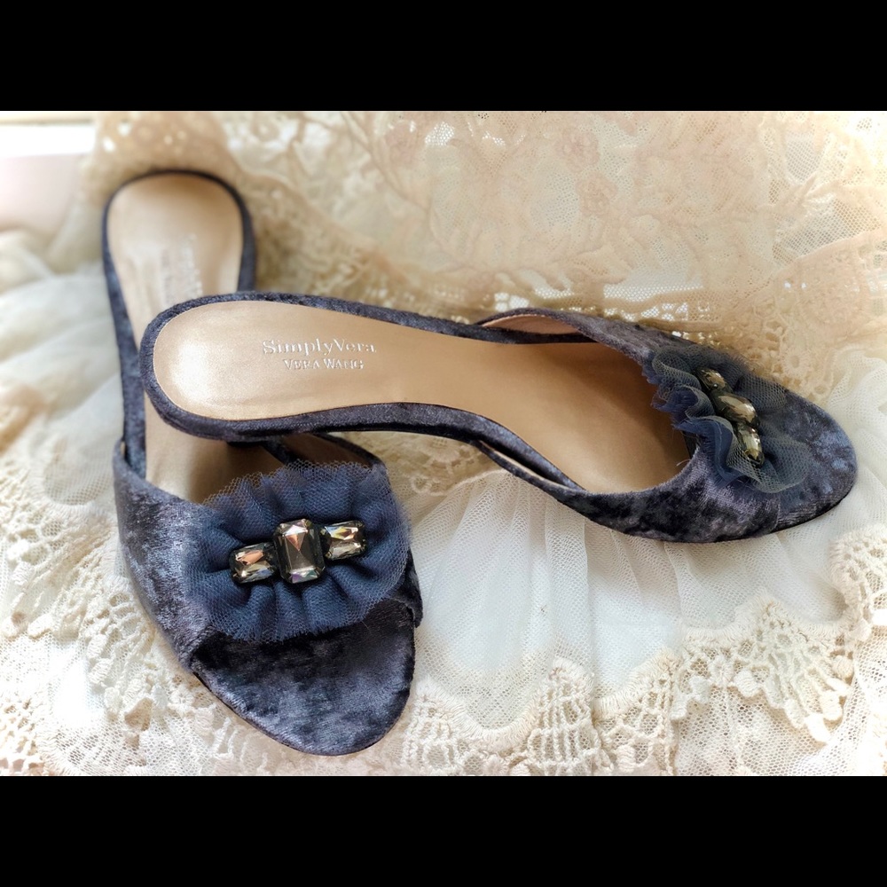 Fits size 7, Simply Vera by Vera Wang Heels
